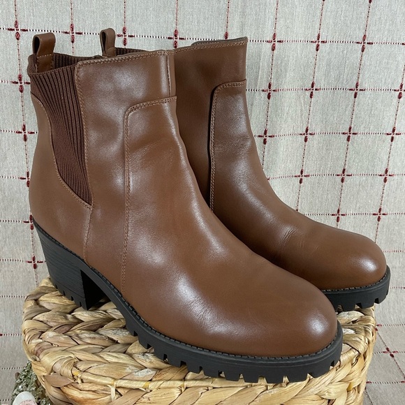 Bella Vita “Connery” Chelsea Boot Lug Sole Leather Ankle Boots Sz 10 Wide Comfy - Picture 2 of 8